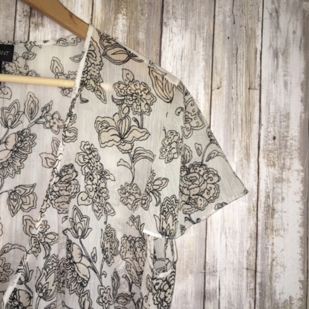 Lane Bryant Floral Faux Wrap Blouse 18/20W Black White Plus Size Top - Picture 2 of 5